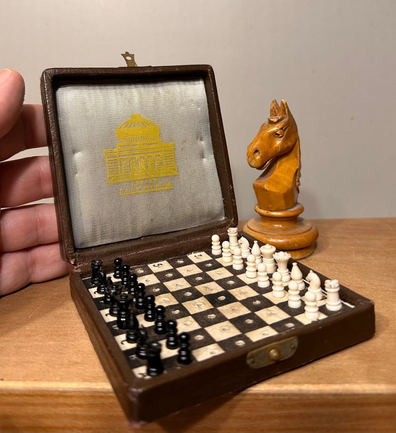 来自苏联的复古袖珍国际象棋套装，1950 年代 - 桌游/玩具 - 塑料 咖啡色