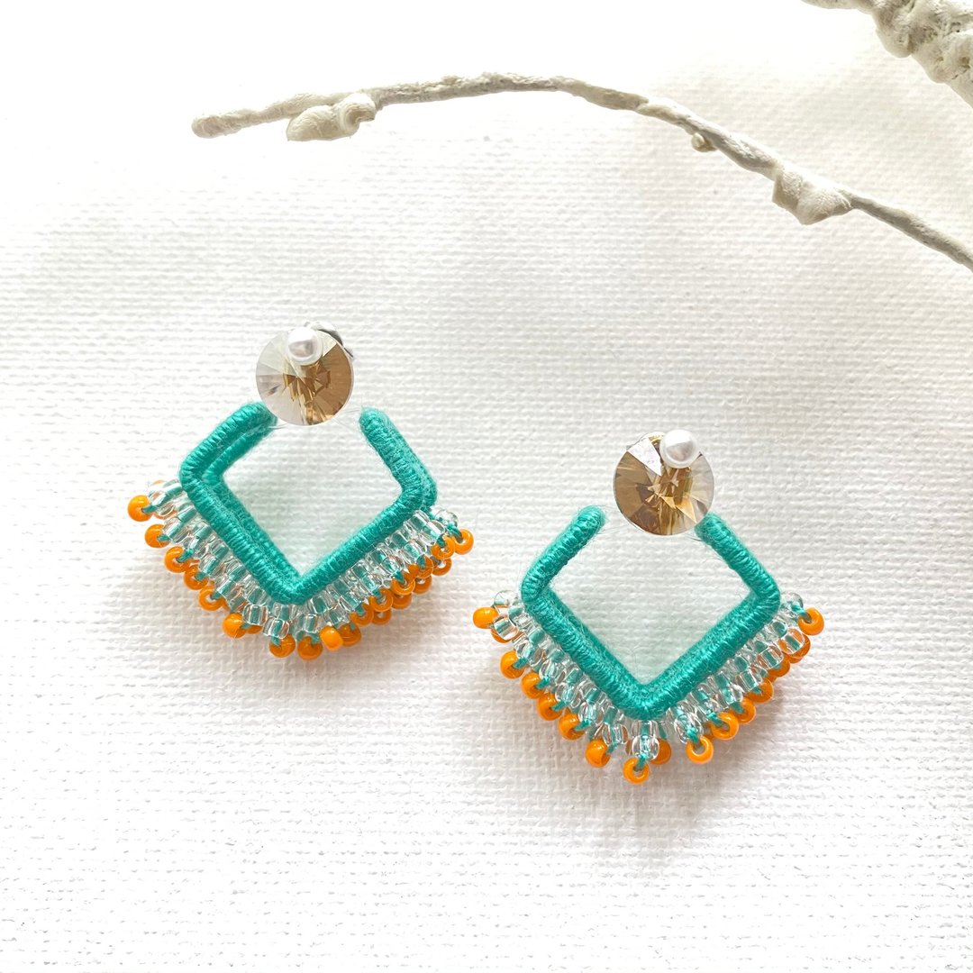 Wonder earrings [beige] - 耳环/耳夹 - 棉．麻 绿色