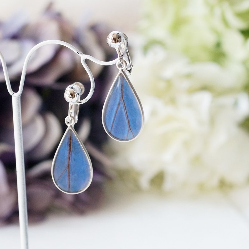 モルフォ蝶のはね雫イヤリング ペア マットシルバー - 耳环/耳夹 - 其他金属 蓝色