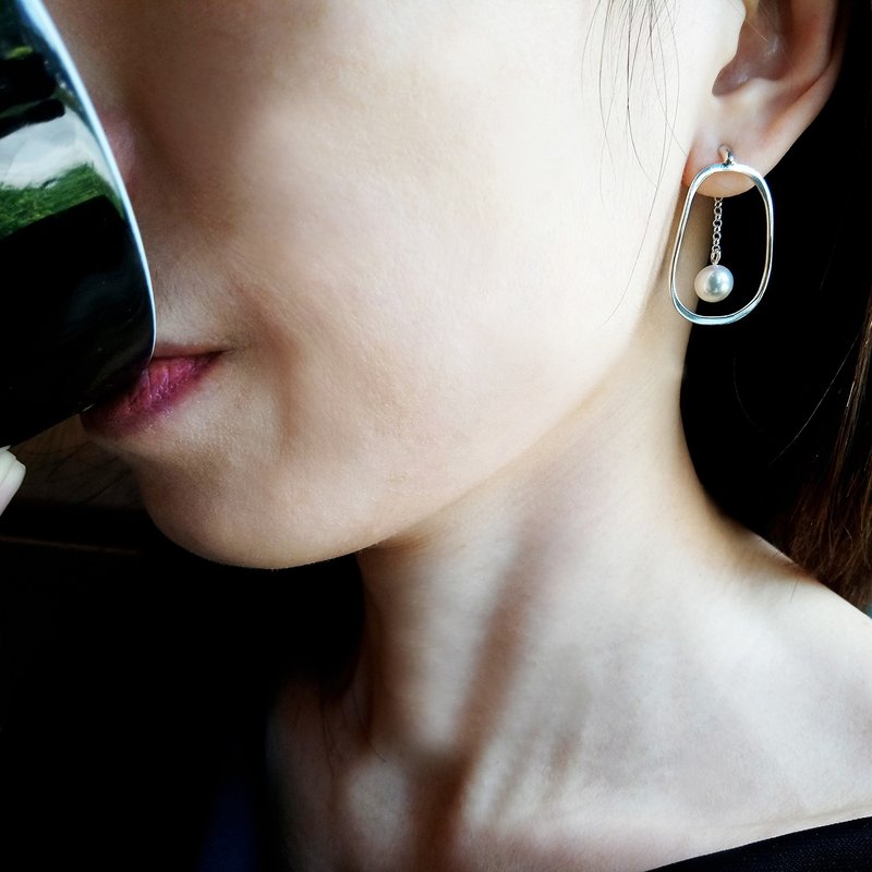 score pearl earring_得分珍珠耳环 | 925银 设计师手作 - 耳环/耳夹 - 珍珠 白色