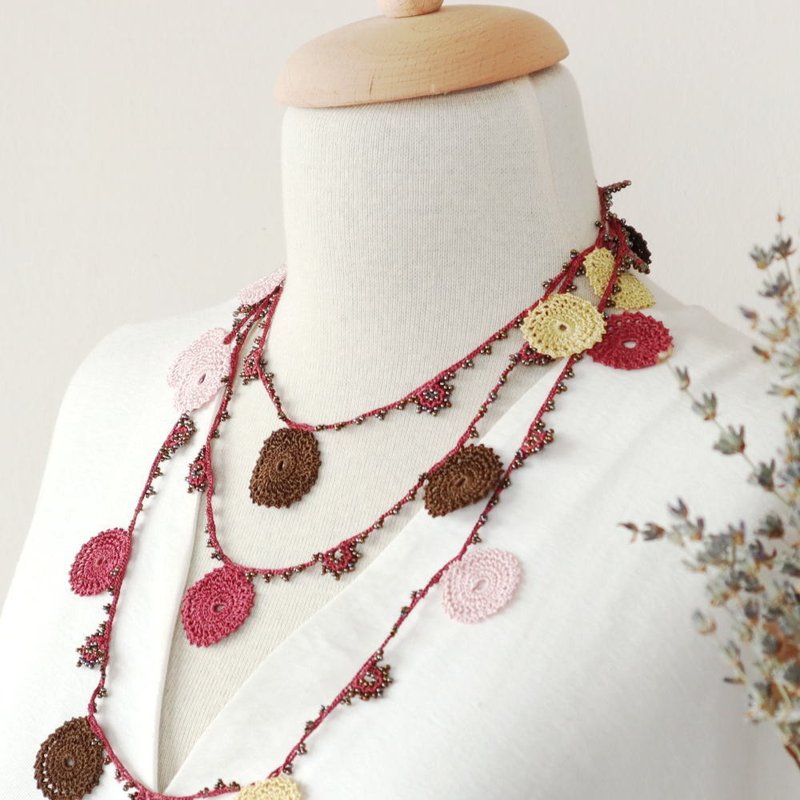 [OUTLET] 150cm蕾丝针织套索 [卷] 覆盆子巧克力 - 项链 - 聚酯纤维 红色