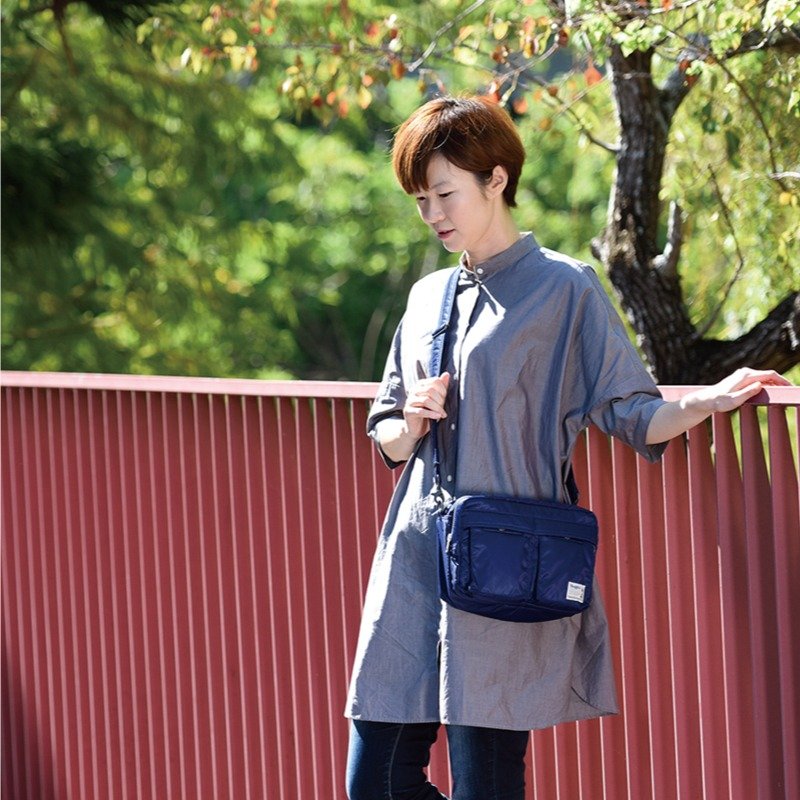 Boeffies柔感经典轻量侧斜背包- 海军蓝 Shoulder Bag - 侧背包/斜挎包 - 尼龙 蓝色