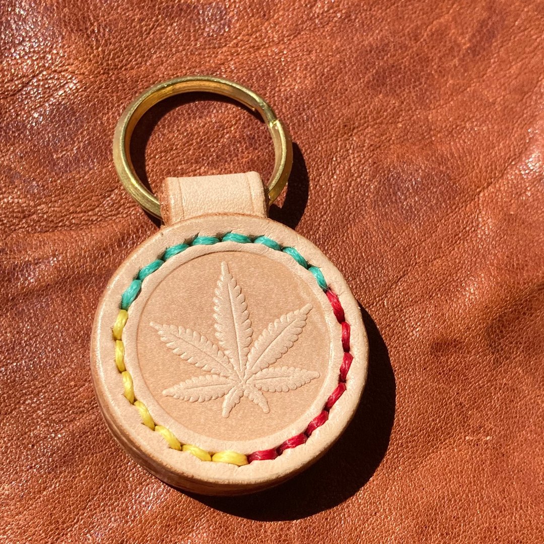 -Weed- 皮革钥匙圈 - 钥匙链/钥匙包 - 真皮 咖啡色