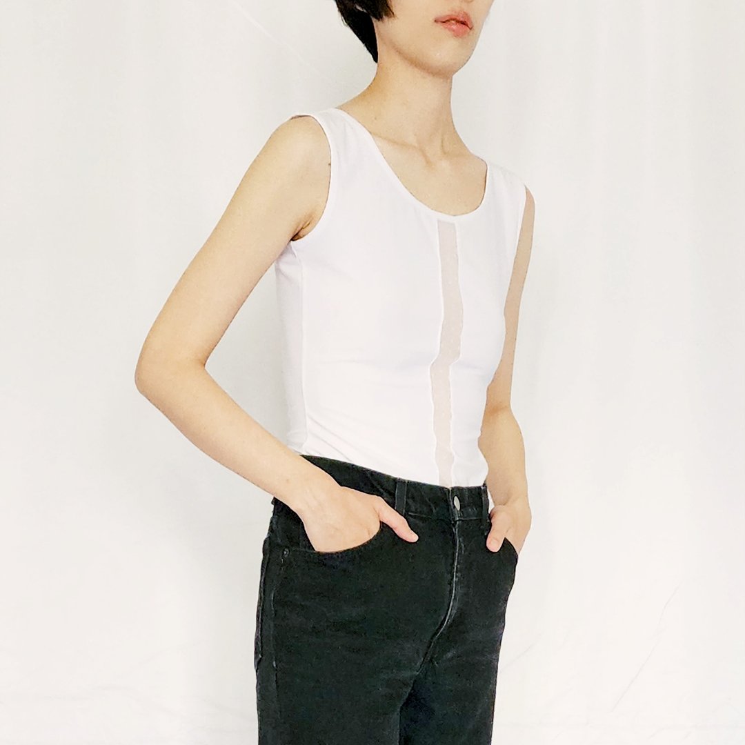 SHEER FRONT VEST TOP 点点网布拼接前中篓空上衣 - 女装背心 - 其他材质 