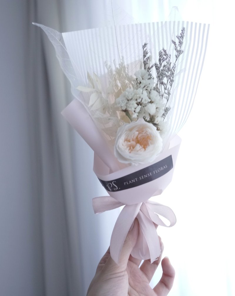 PlantSense母亲节特选～温柔之爱永生花不凋香槟粉花庭园玫瑰捧花花束含外盒包装/卡片 - 植栽/盆栽 - 植物．花 粉红色