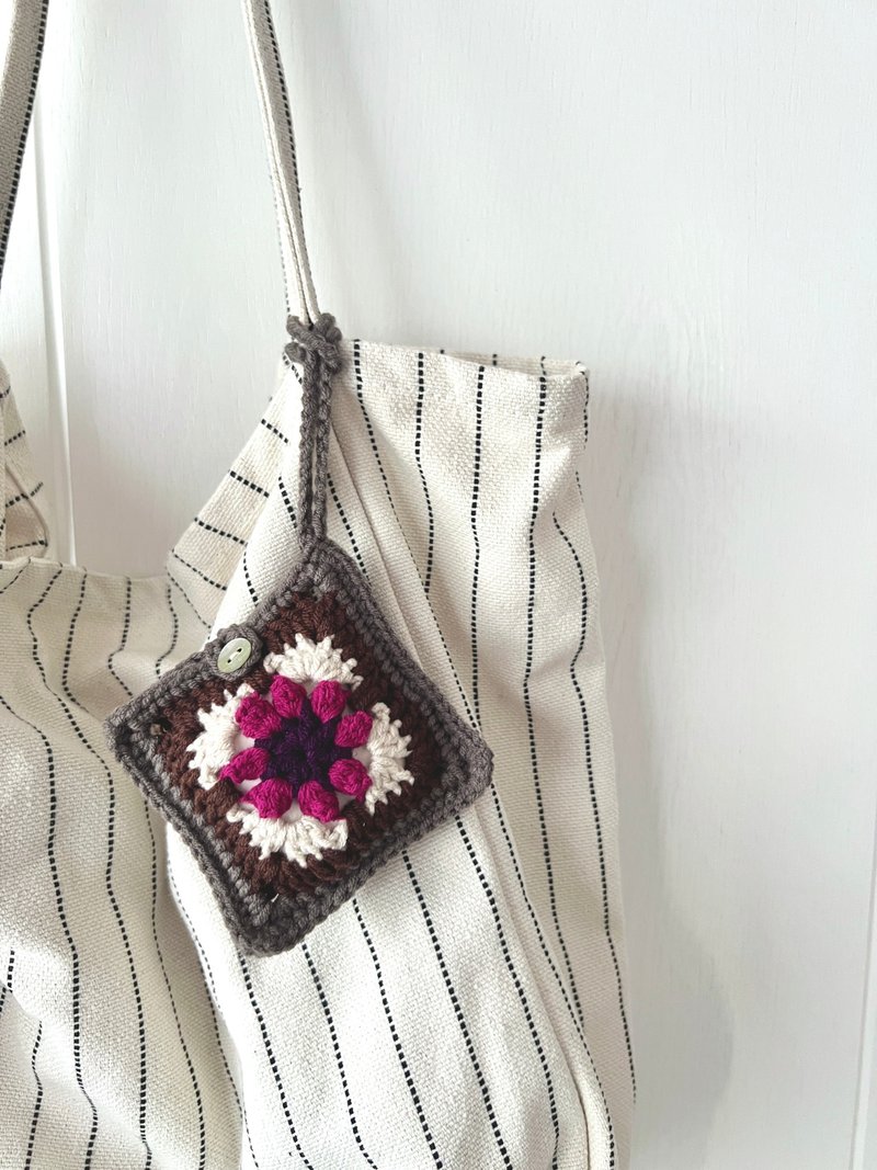 午夜的森林。编织花朵耳机包。紫红色拼棕灰色 - 化妆包/杂物包 - 棉．麻 紫色