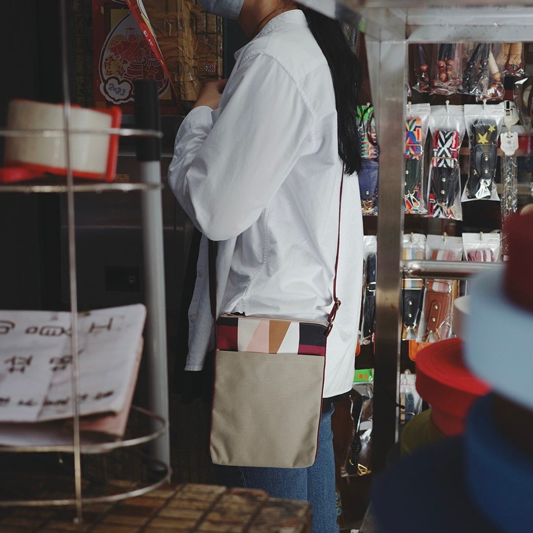 遛达包 | 轻量 防水 斜背 可调整背带 - 侧背包/斜挎包 - 其他材质 