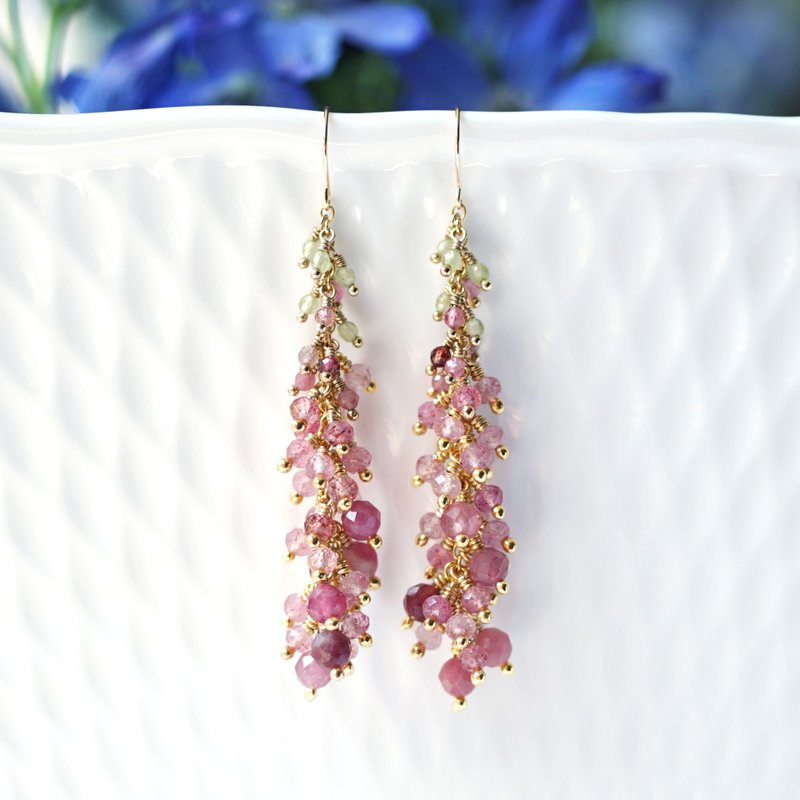 以赤色天然石打造的飞燕草耳环 - 医疗级不锈钢 Delfina - 耳环/耳夹 - 宝石 红色