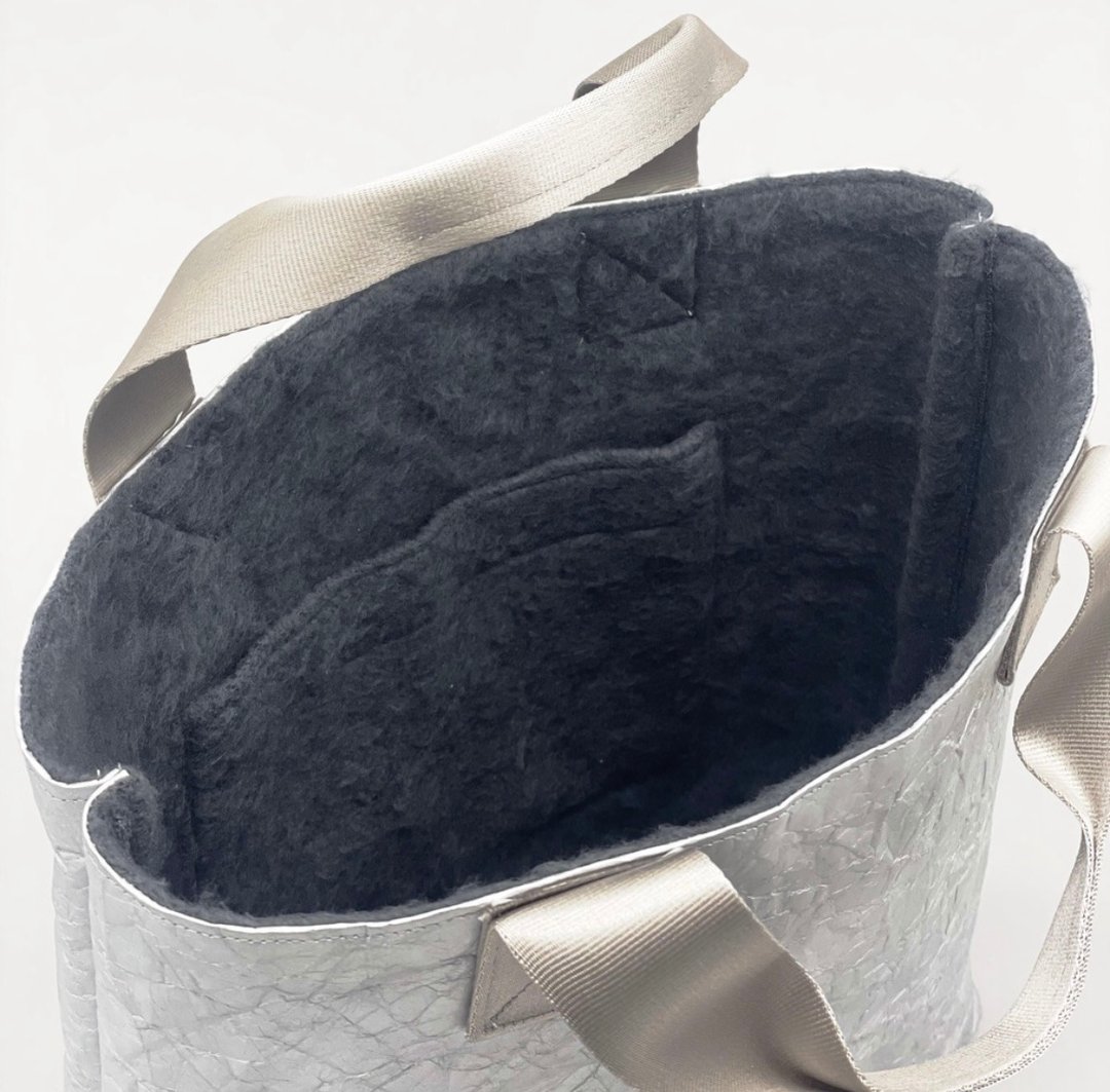 【东京直送】特殊机能环保托特包 silver gray fur / petit M - 手提包/手提袋 - 防水材质 银色