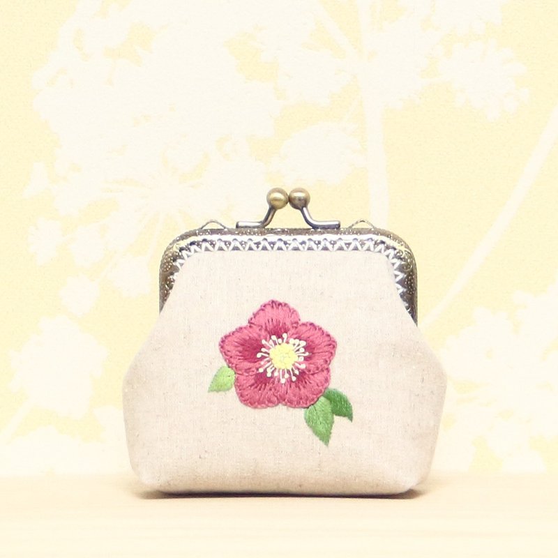 Christmas rose embroidery clasp mini pouch hand embroidery - 化妆包/杂物包 - 绣线 