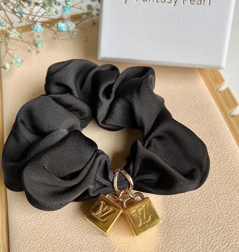 老件新作 LV Logo方块双坠子发圈Reworked - 发饰 - 其他金属 