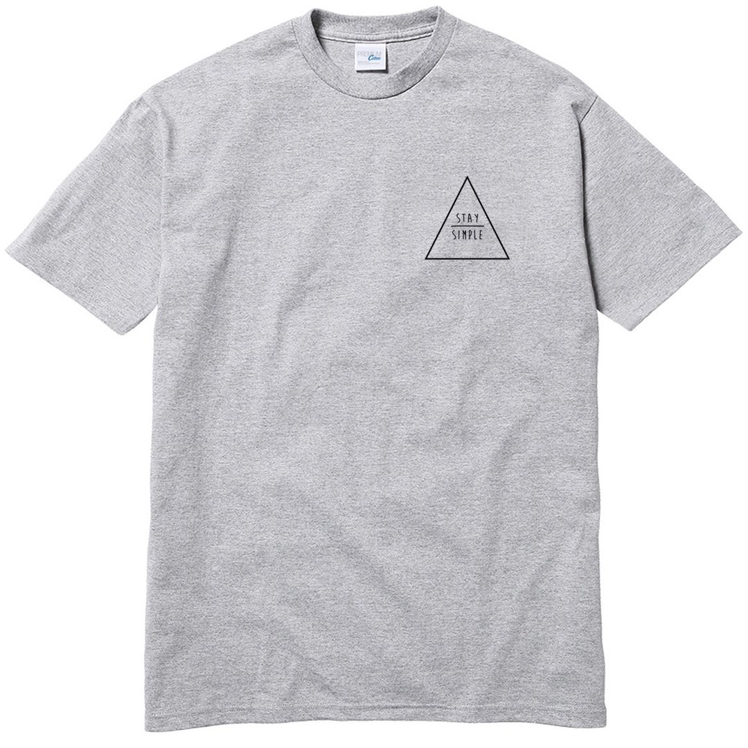 左胸 STAY SIMPLE Triangle 短袖T恤 灰色 保持简单三角型 几何 - 男装上衣/T 恤 - 棉 灰色