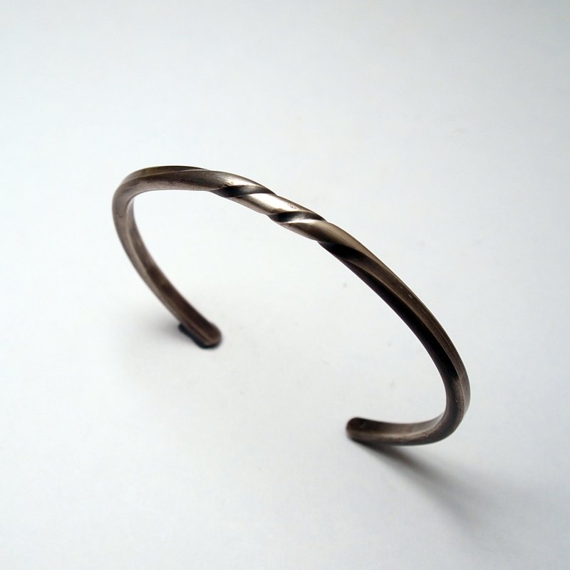 【Line 系列】 #a400 925银扭纹手环/ 925银/ 手工礼物/ 定制化 - 手链/手环 - 银 银色