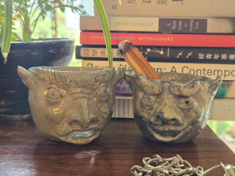 柴烧陶瓷怪诞恶魔头小香炉 - 香薰/精油/线香 - 陶 灰色