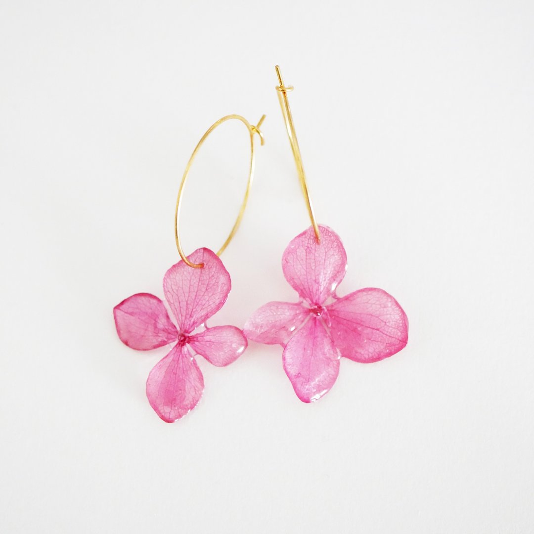 Real hydrangea hoop earrings - 耳环/耳夹 - 树脂 粉红色