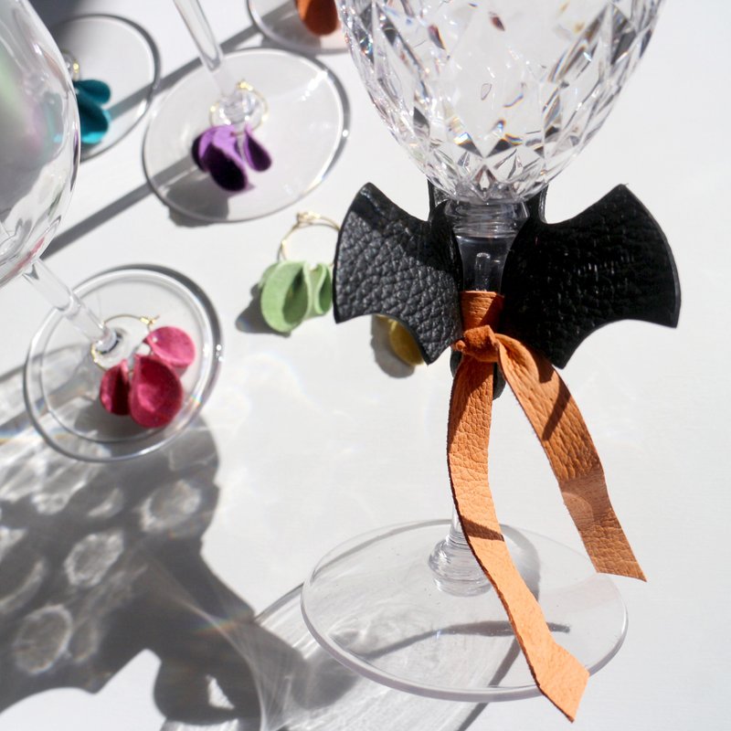 万圣节装饰用的酒杯标记,1只蝙蝠和5朵花的皮革酒杯标记 - 酒杯/酒器 - 真皮 黑色