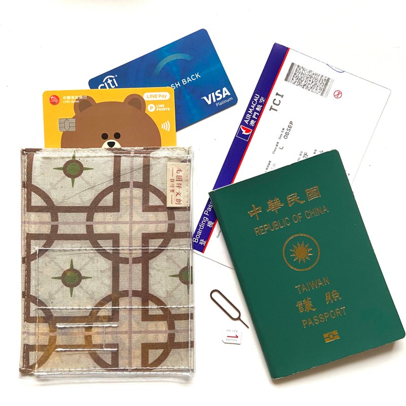 旅行随身收纳 | 疫苗接种卡保护套 | 透明印花护照套/夹-花花砖 - 护照夹/护照套 - 其他材质 多色