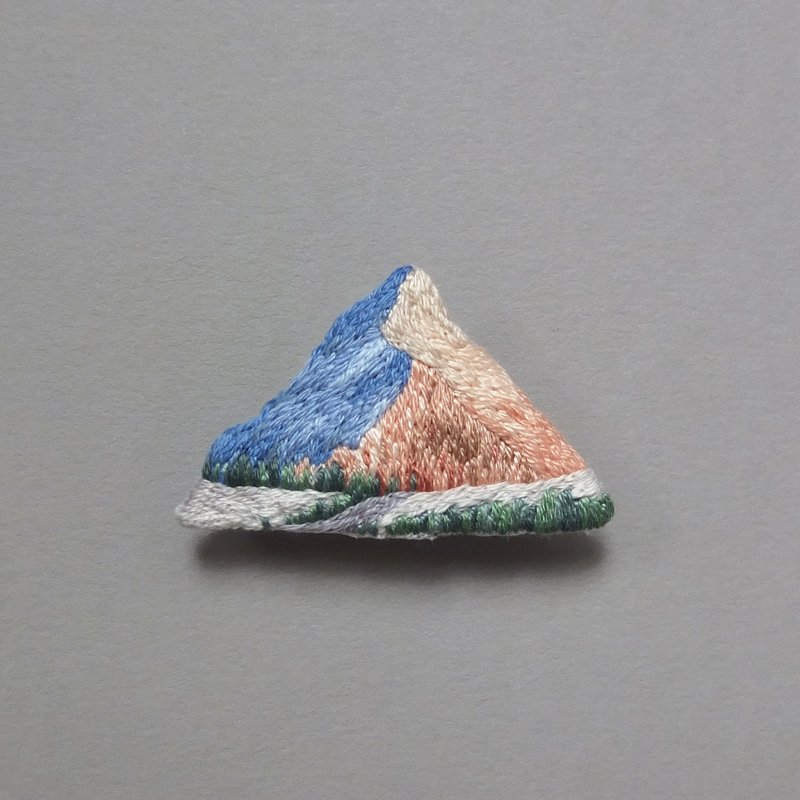 小骗子/闭眼踏前/勃朗峰(初日)－别针 - 胸针 - 绣线 粉红色