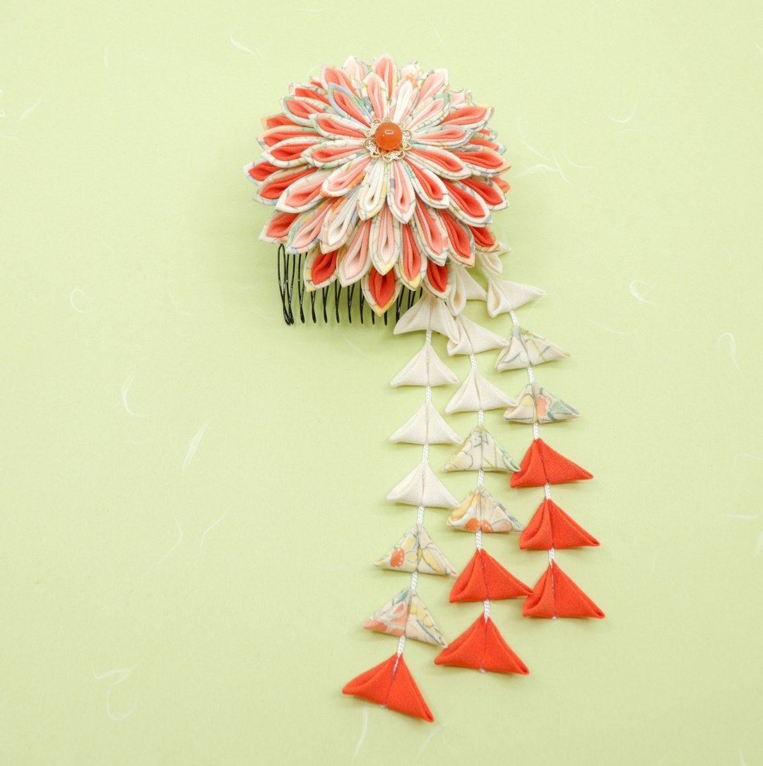Knob work Hair ornament of sword knob made of old cloth White orange pattern Perfect for seijin-shiki - 发饰 - 丝．绢 橘色