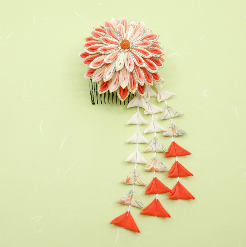 Knob work Hair ornament of sword knob made of old cloth White orange pattern Perfect for seijin-shiki - 发饰 - 丝．绢 橘色