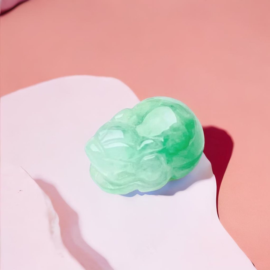 【招财神兽】冰绿种翡翠貔貅吊饰 | 天然缅甸玉翡翠A货 | 送礼 - 吊饰 - 玉石 绿色