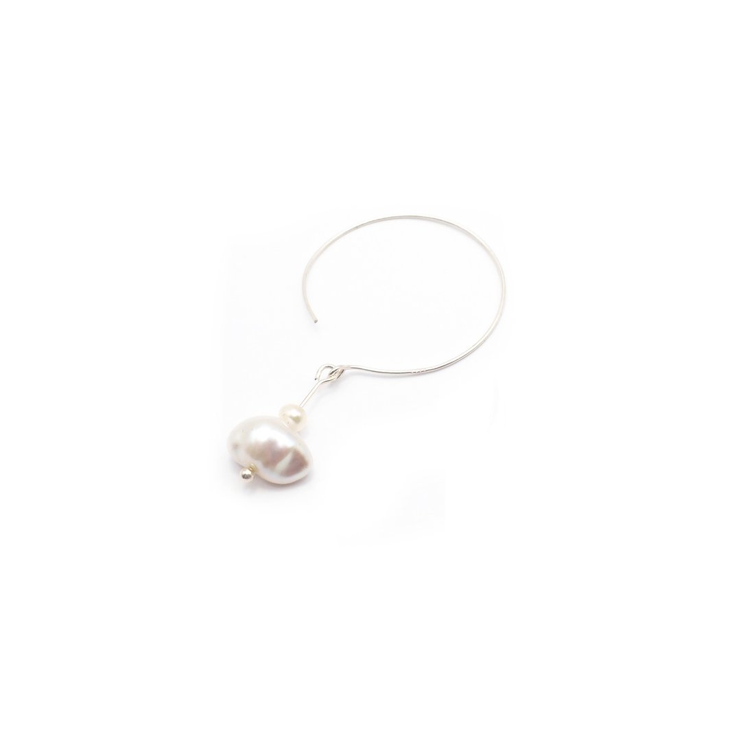 Flow - 线 圆弧耳环(珍珠垂坠) Line earring (dangle pearl) - 耳环/耳夹 - 珍珠 银色