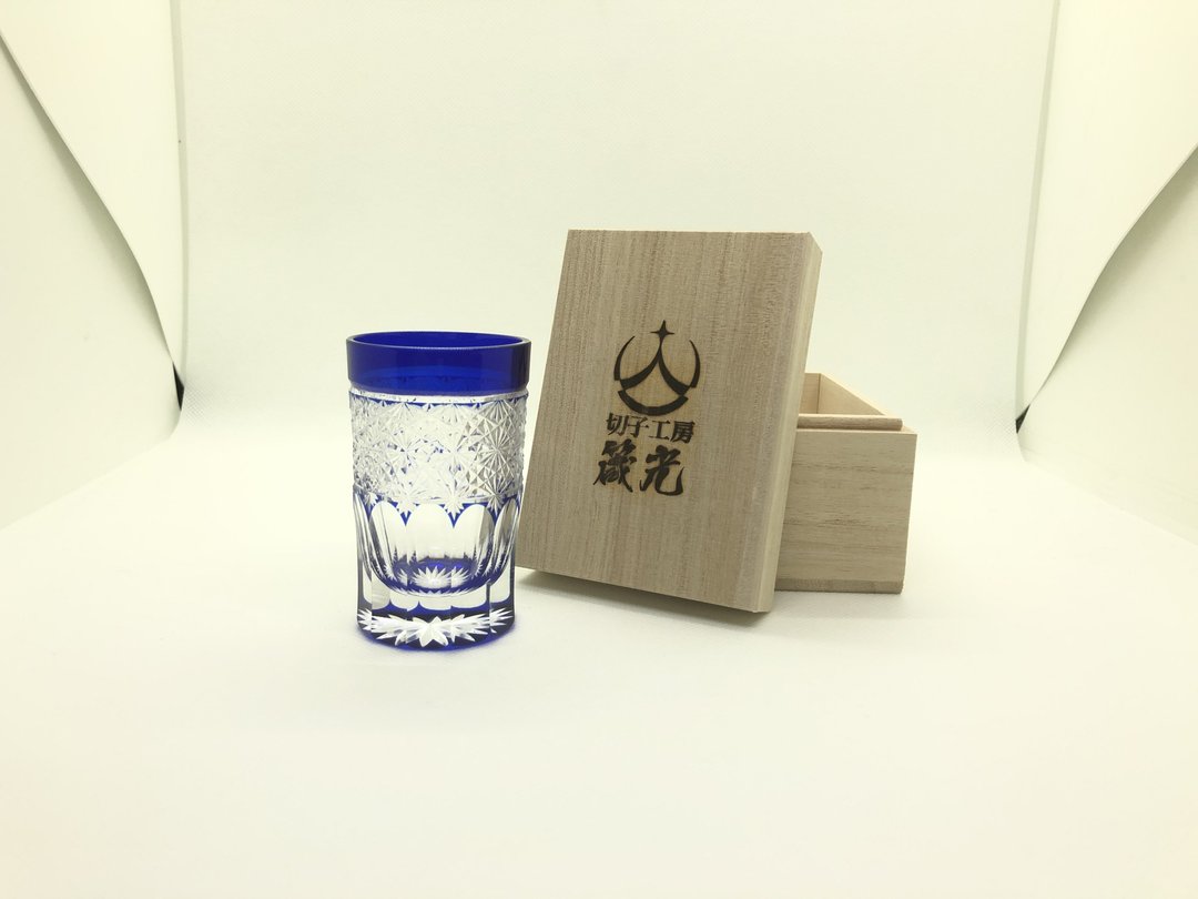 Flat openwork chrysanthemum connecting shot glass - 玻璃杯 - 玻璃 蓝色