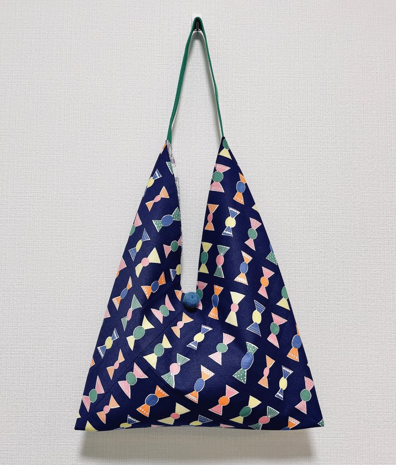 畅销现货/日式粽形侧背包/大尺寸/双面和风蓝色糖果 - 侧背包/斜挎包 - 棉．麻 蓝色