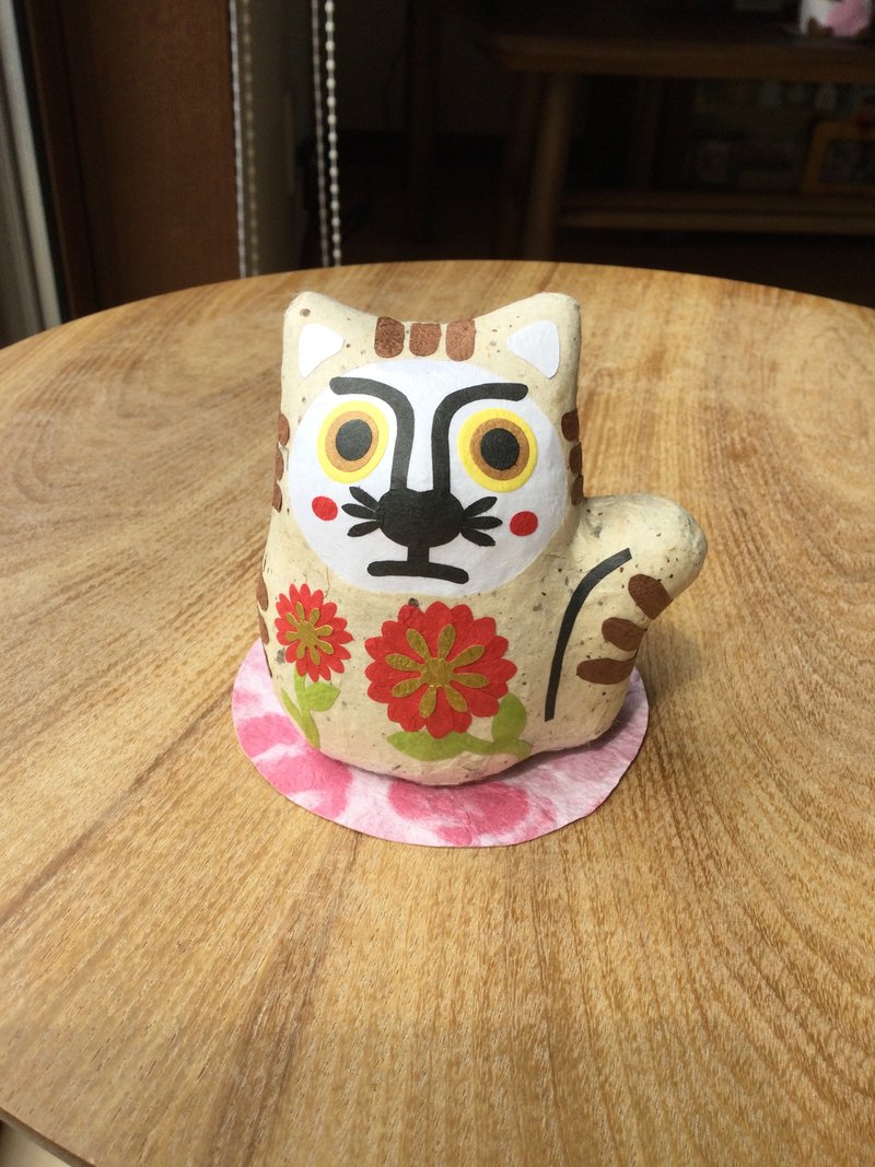 Japanese traditional Japanese paper finish [Flower lover pattern. Tea tabby cat Hariko] Cute interior miscellaneous figurine - 玩偶/公仔 - 纸 卡其色