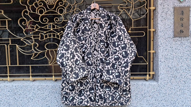 AMIN'S SHINY WORLD 涂鸦粉色玫瑰满版提花 KIMONO  Reversible - 女装休闲/机能外套 - 棉．麻 粉红色