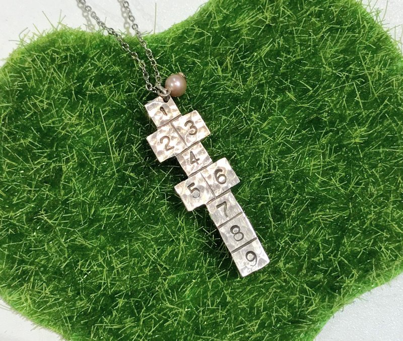 童趣跳格字敲花坠　商品含925银链 - 项链 - 其他金属 银色