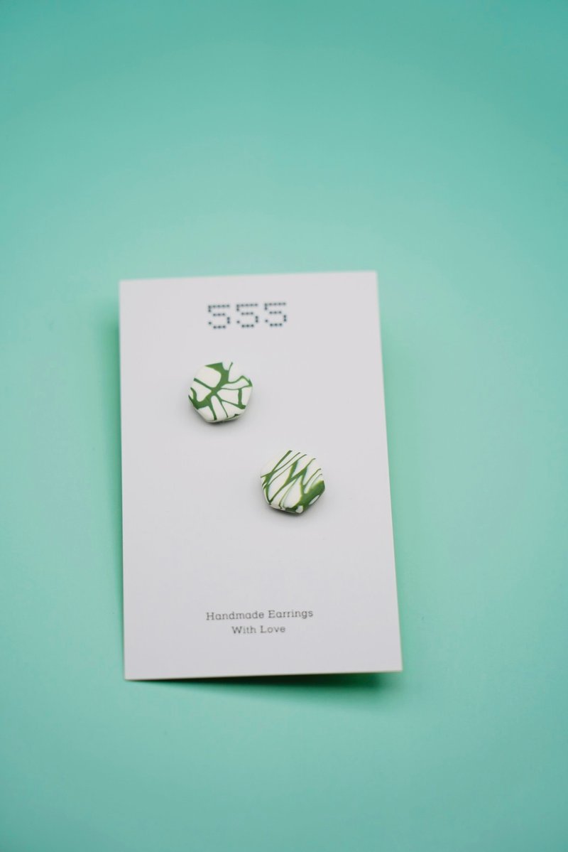 【耳针_ 六角】裂纹 绿白色系 小耳环 蝴蝶纹 条纹 - 耳环/耳夹 - 粘土 绿色