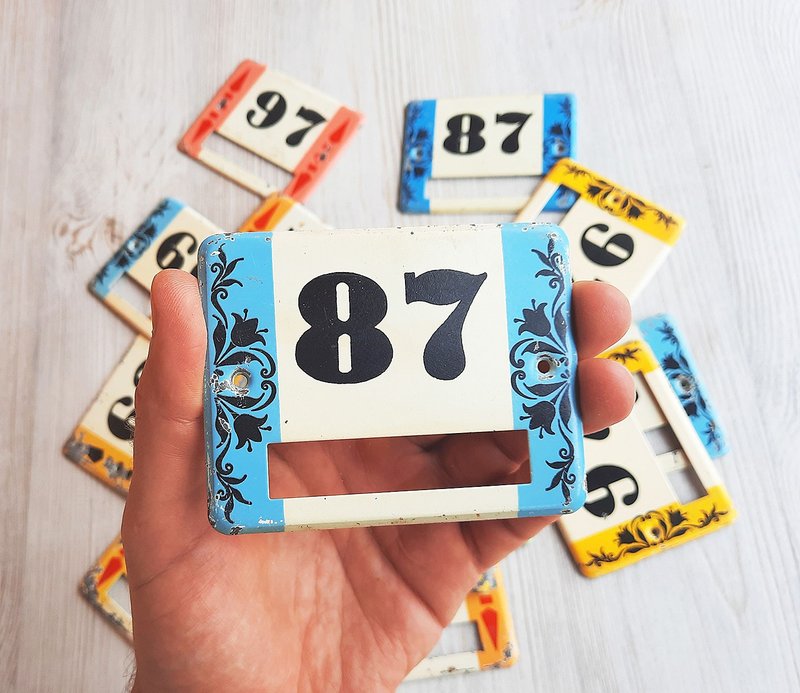Old apartment door sign number 87 - Eighty seven address number plate vintage - 门帘/门牌 - 其他金属 