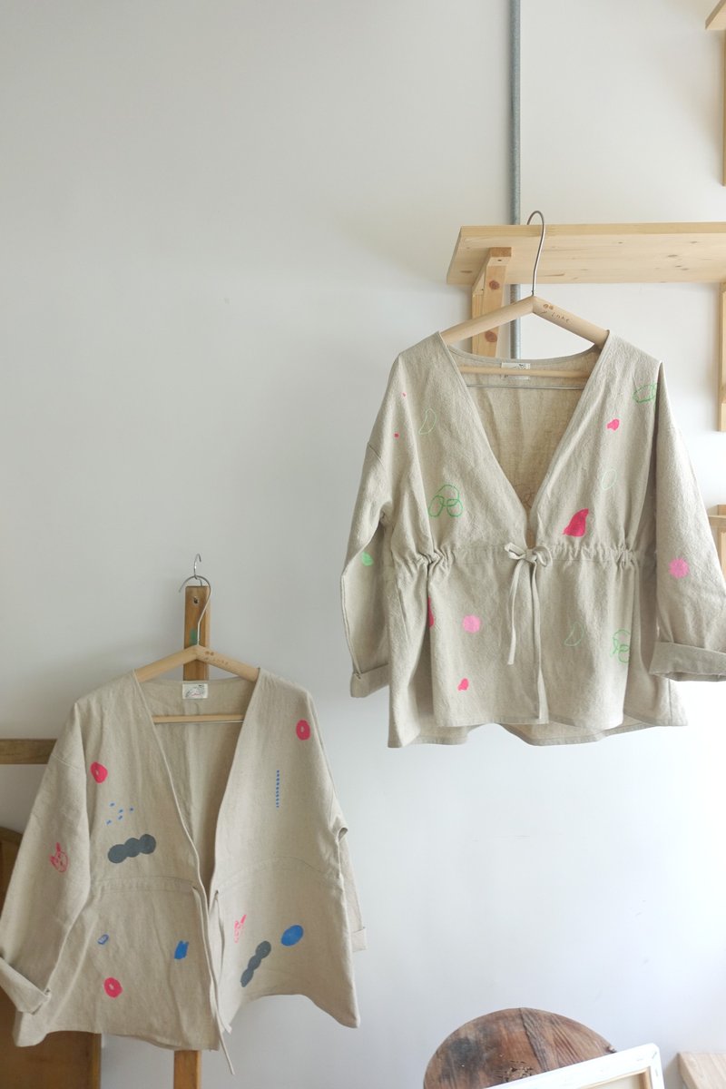 Yinke手工印花棉麻绑带上衣/罩衫两穿-圆点小狗 / 小花月亮 - 女装休闲/机能外套 - 棉．麻 卡其色