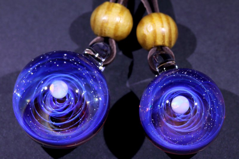 情侣款宇宙玻璃颈链吊坠21mm+23mm - 颈链 - 玻璃 紫色