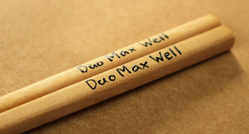 “情人节礼物预售中”手工烤桧木筷(可制化英文字) - 筷子/筷架 - 木头 咖啡色