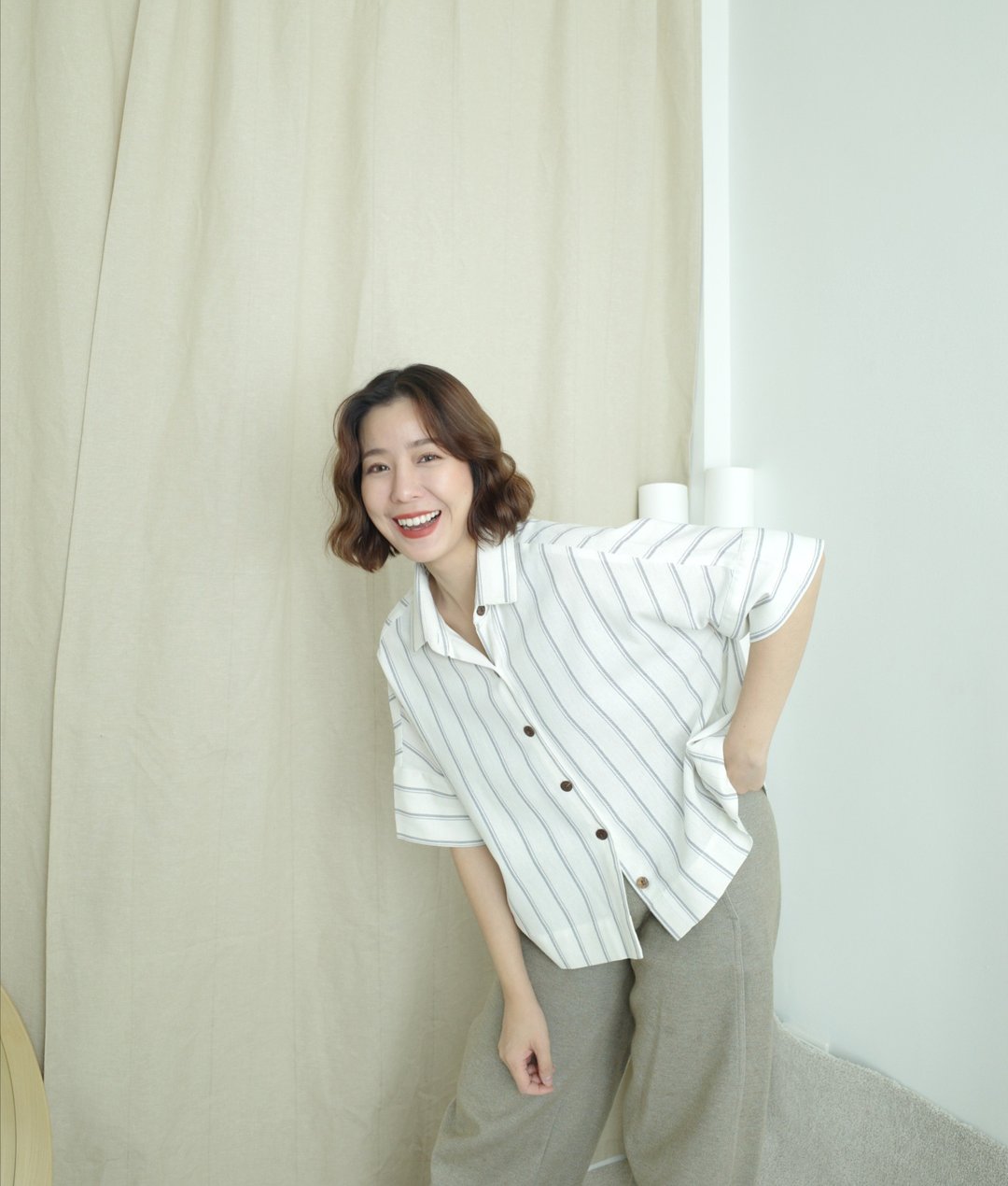 WHITEOAKFACTORY kamin linen loose half sleeve shirt with pleated back - White - 女装衬衫 - 棉．麻 白色