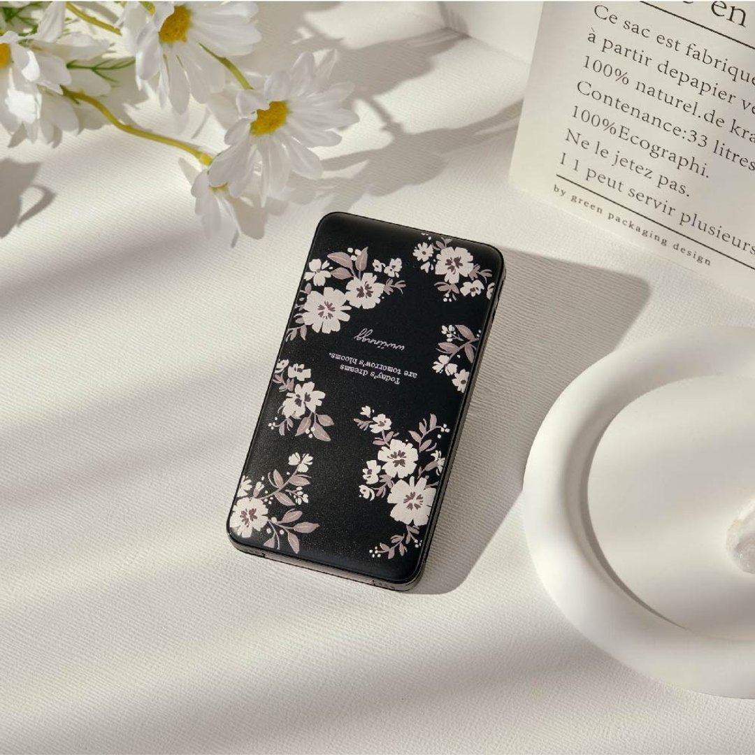wwiinngg蔓蔓小白花自带双线快充10000mAh行动电源 - 充电宝/传输线 - 塑料 多色