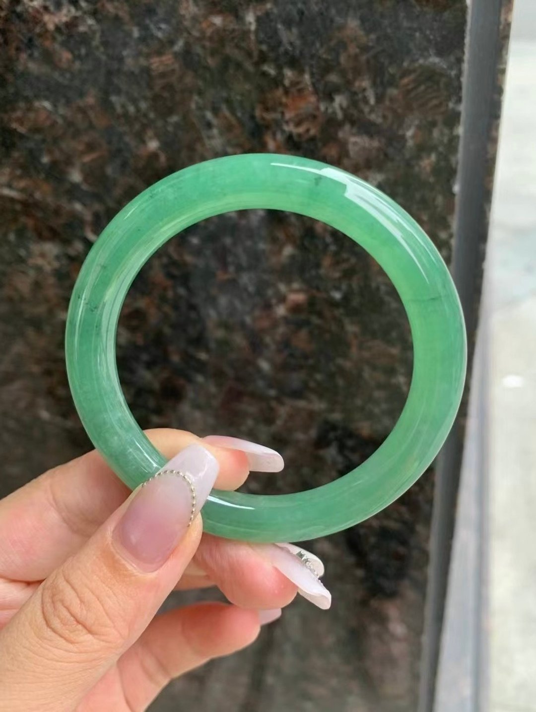 冰种翡翠天然翡翠玉镯A玉手镯 玉鈪 • 冰种满绿翡翠圆镯 - 手链/手环 - 玉石 绿色