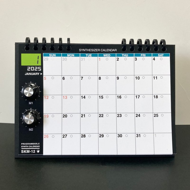 [2025年历] Synth Calendar SKM-12 每月变更的设计 桌面/磁铁 - 年历/台历 - 纸 黑色