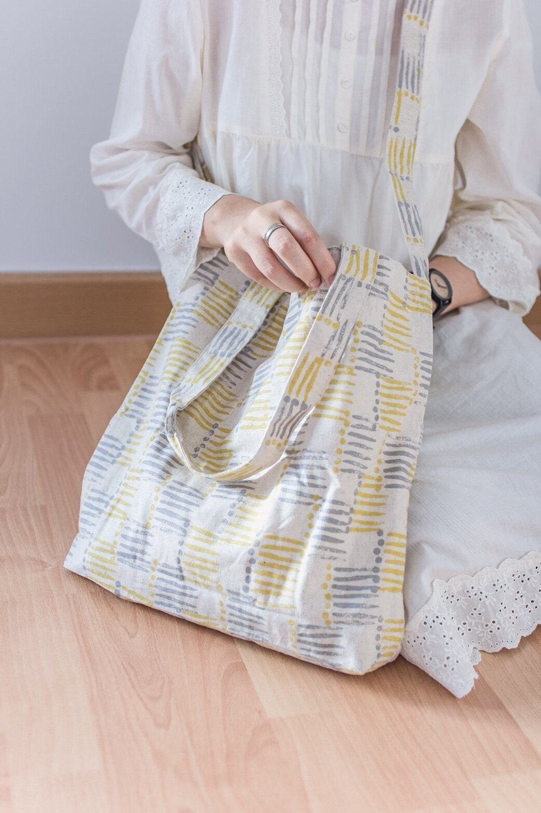 Limited Chic Vintage Natural Linen Tote Bag with Yellow/Grey Graphic Prints - 侧背包/斜挎包 - 棉 黄色