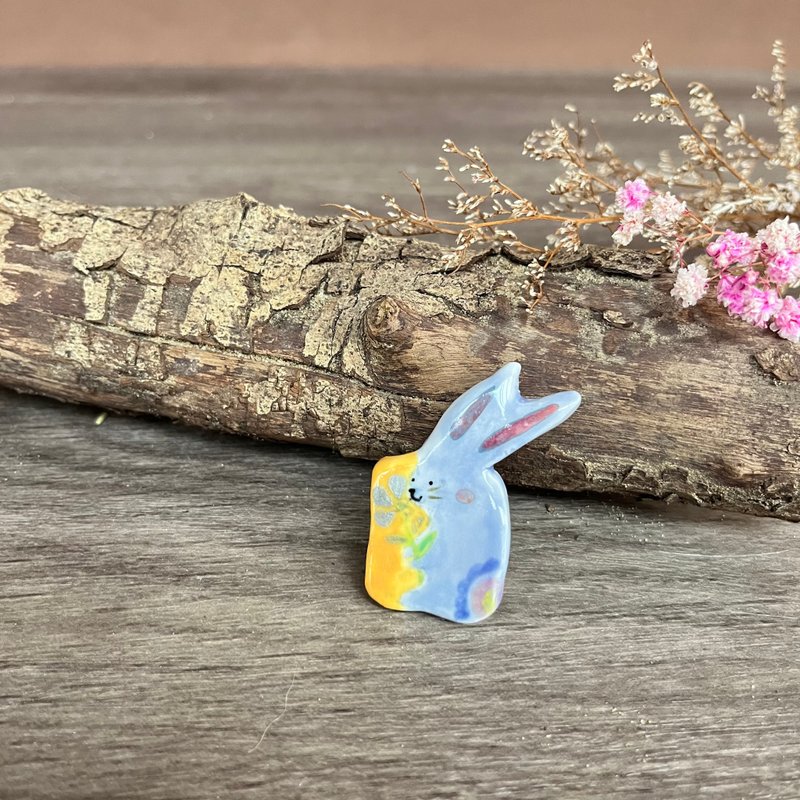A Lu 兔子陶别针/手作手绘 原创仅此一件 - 胸针 - 陶 多色