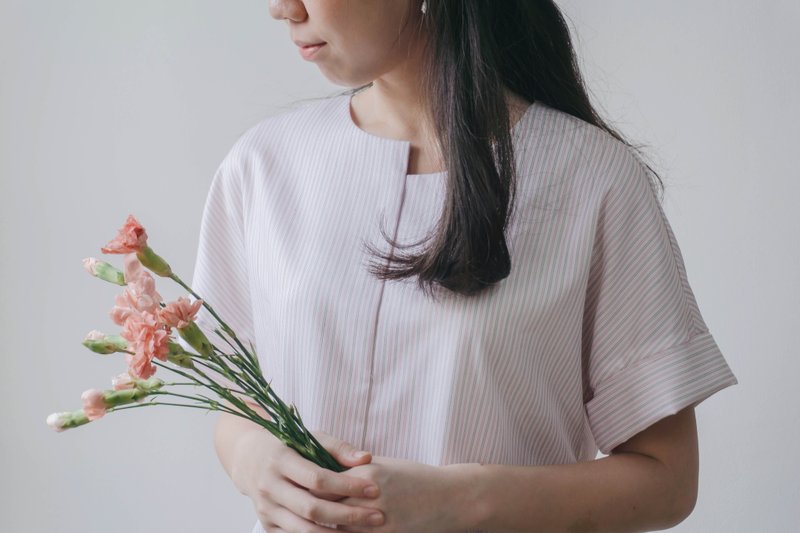 Japanese Cotton Pink Stripes Boxy Top with Irregular Necklines - 女装短裤 - 棉．麻 粉红色