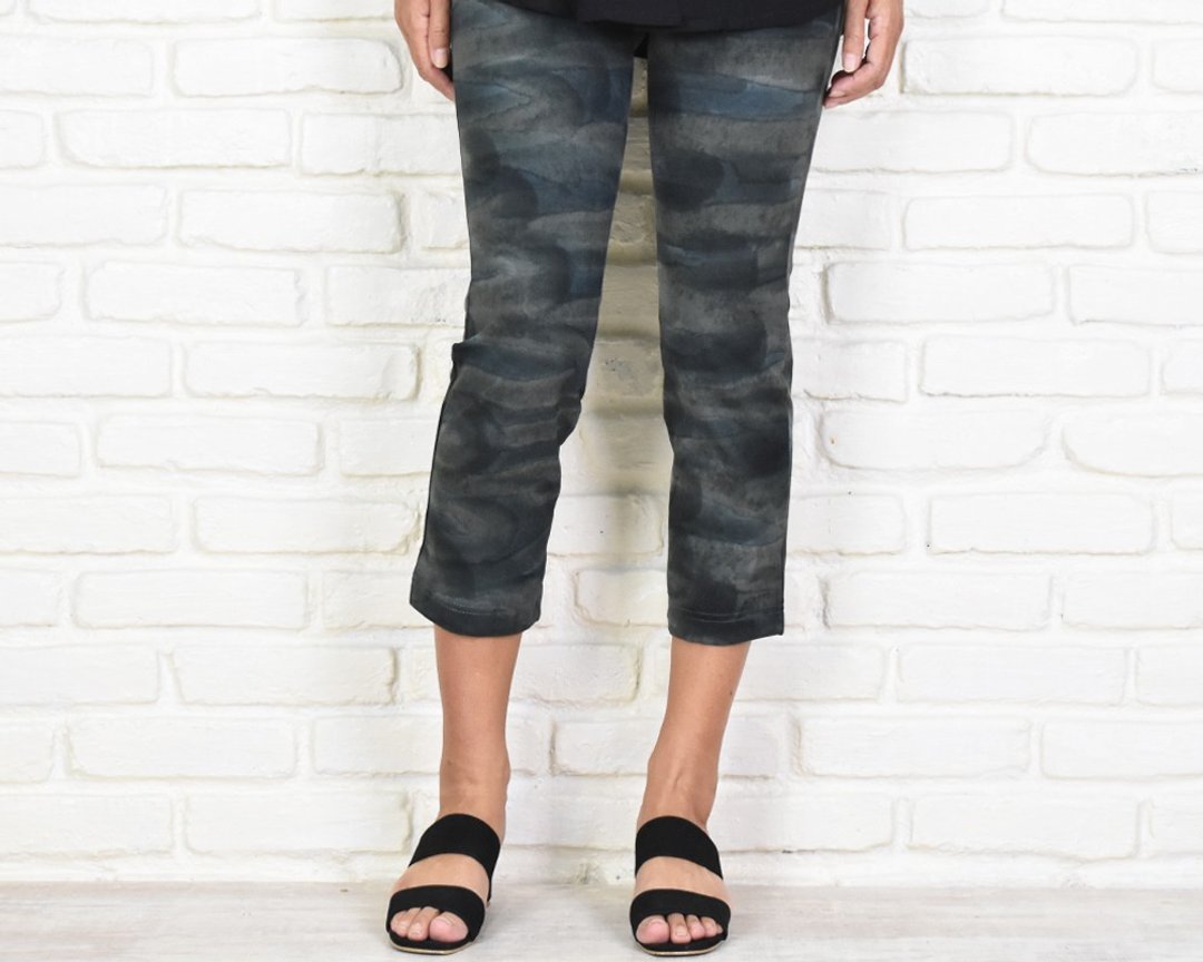 Surprising comfort Skinny straight stretch shorts Black gray gradation - 女装长裤 - 其他材质 黑色