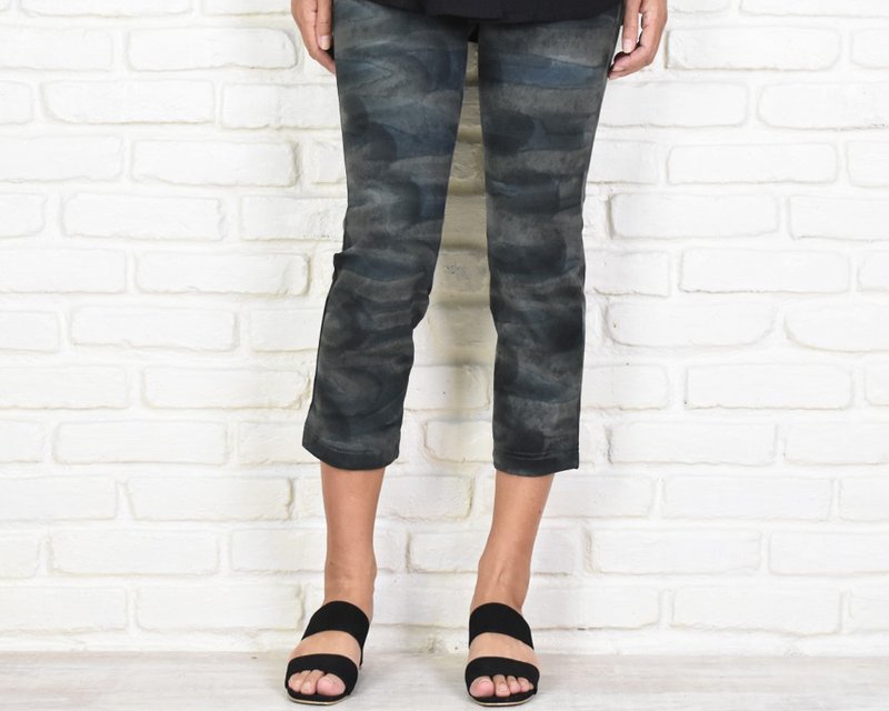 Surprising comfort Skinny straight stretch shorts Black gray gradation - 女装长裤 - 其他材质 黑色