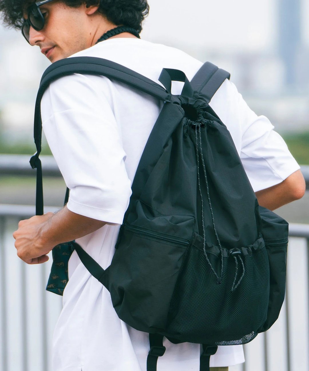 【热门预购】2026 KIU 可收纳超轻大容量抽绳背包 28L(3 色) K365 - 后背包/双肩包 - 聚酯纤维 多色