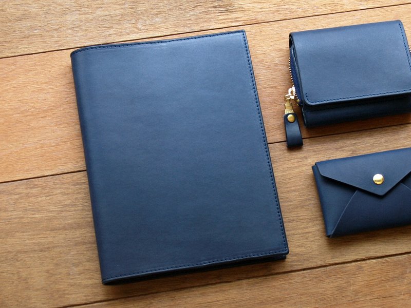 【大人の文具】手工真皮记事本/书套/A5 (礼盒包装/定制化刻字) - 书衣/书套 - 真皮 蓝色
