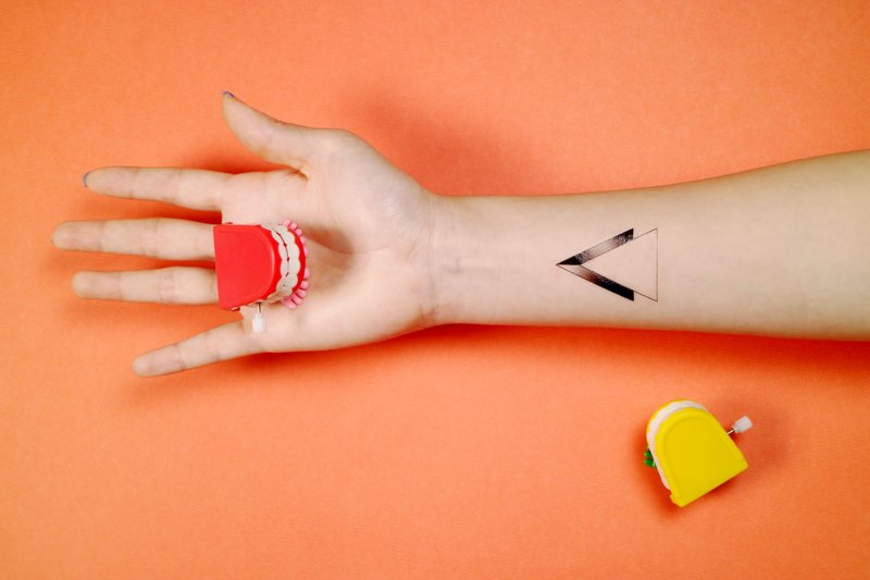 Deerhorn design / 鹿角 刺青 纹身贴纸 2入 几何图形 三角形 - 纹身贴 - 纸 黑色