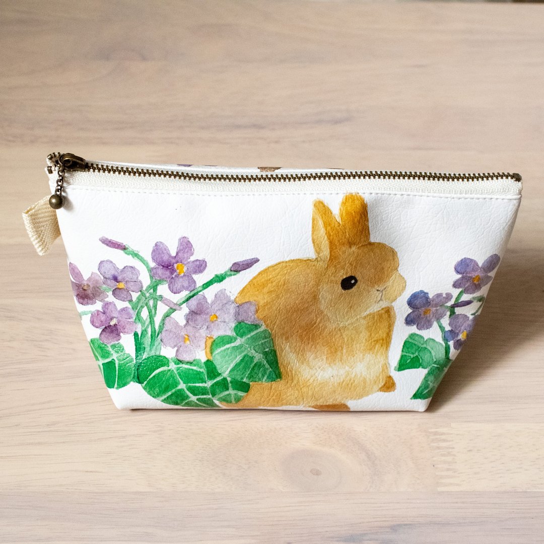 Sumire and rabbit triangular pouch - 化妆包/杂物包 - 人造皮革 紫色
