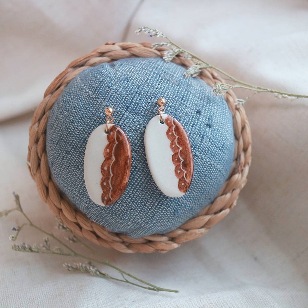 Lace earrings - 耳环/耳夹 - 陶 黄色